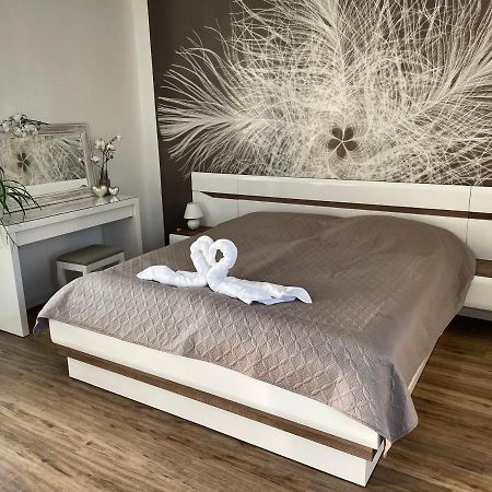 Apartman Az Pro 8 Osob Humpolec Exteriör bild