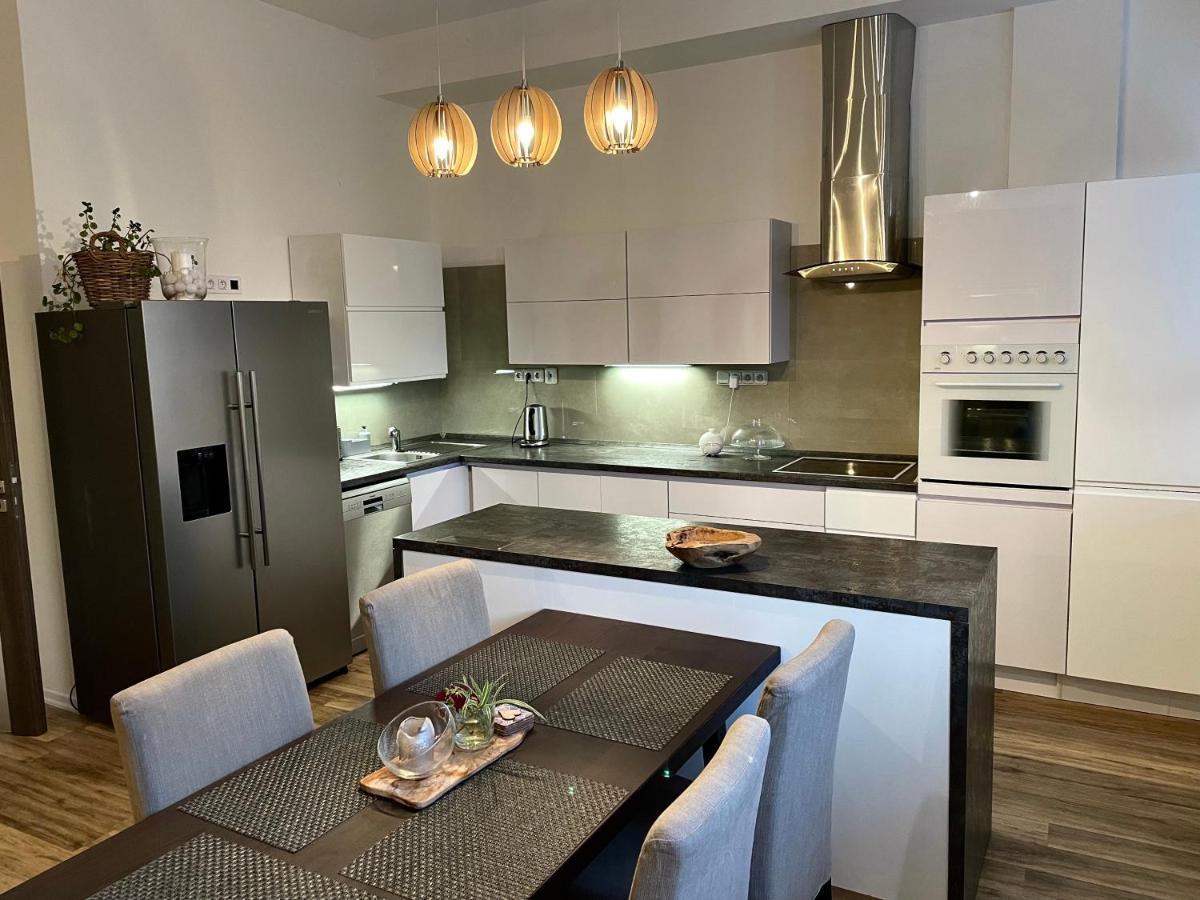 Apartman Az Pro 8 Osob Humpolec Exteriör bild
