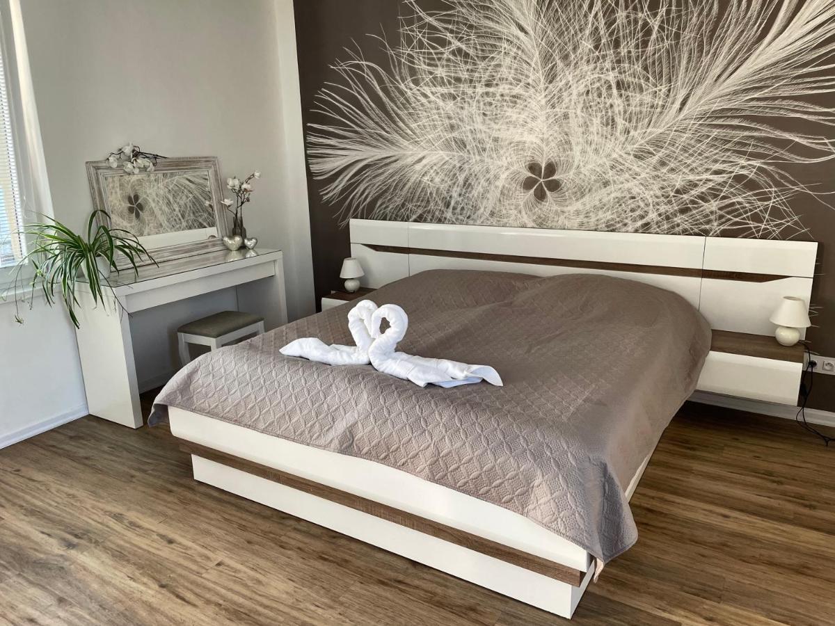 Apartman Az Pro 8 Osob Humpolec Exteriör bild